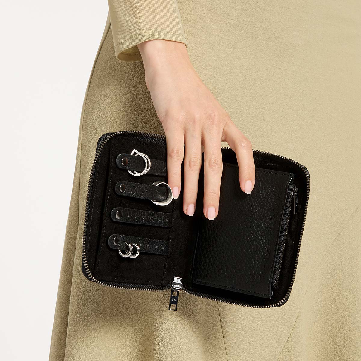 Change Always Comes Jewellery Case - Black - Image 10